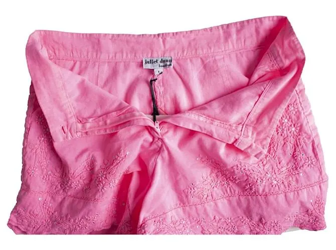 Autre Marque Juliette Dunn, Pantalón corto rosa con bordado.. 