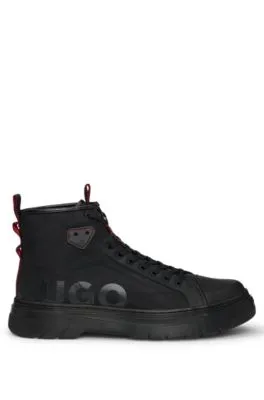 Botas con cordones y logo de efecto brillante