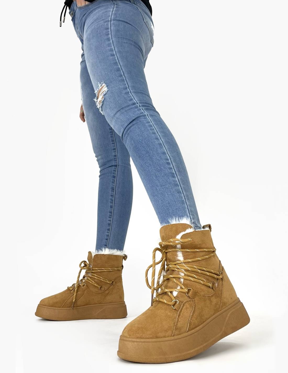 Botas con pelito en color camel | Con cordonera