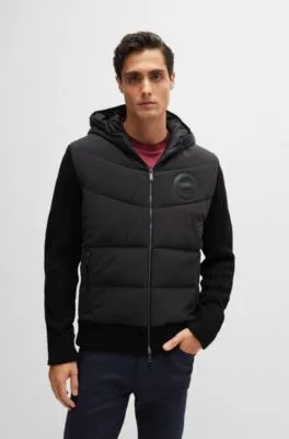 Chaqueta con capucha Porsche x BOSS, de diferentes materiales, con detalle especial de la marca