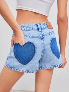 Pantalón corto vaquero de tiro medio con bolsillo de corazón