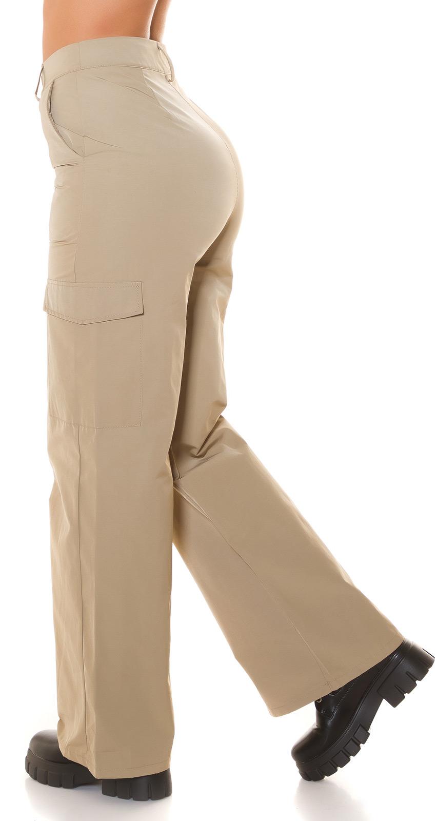 Pantalón estilo cargo de moda capuchino