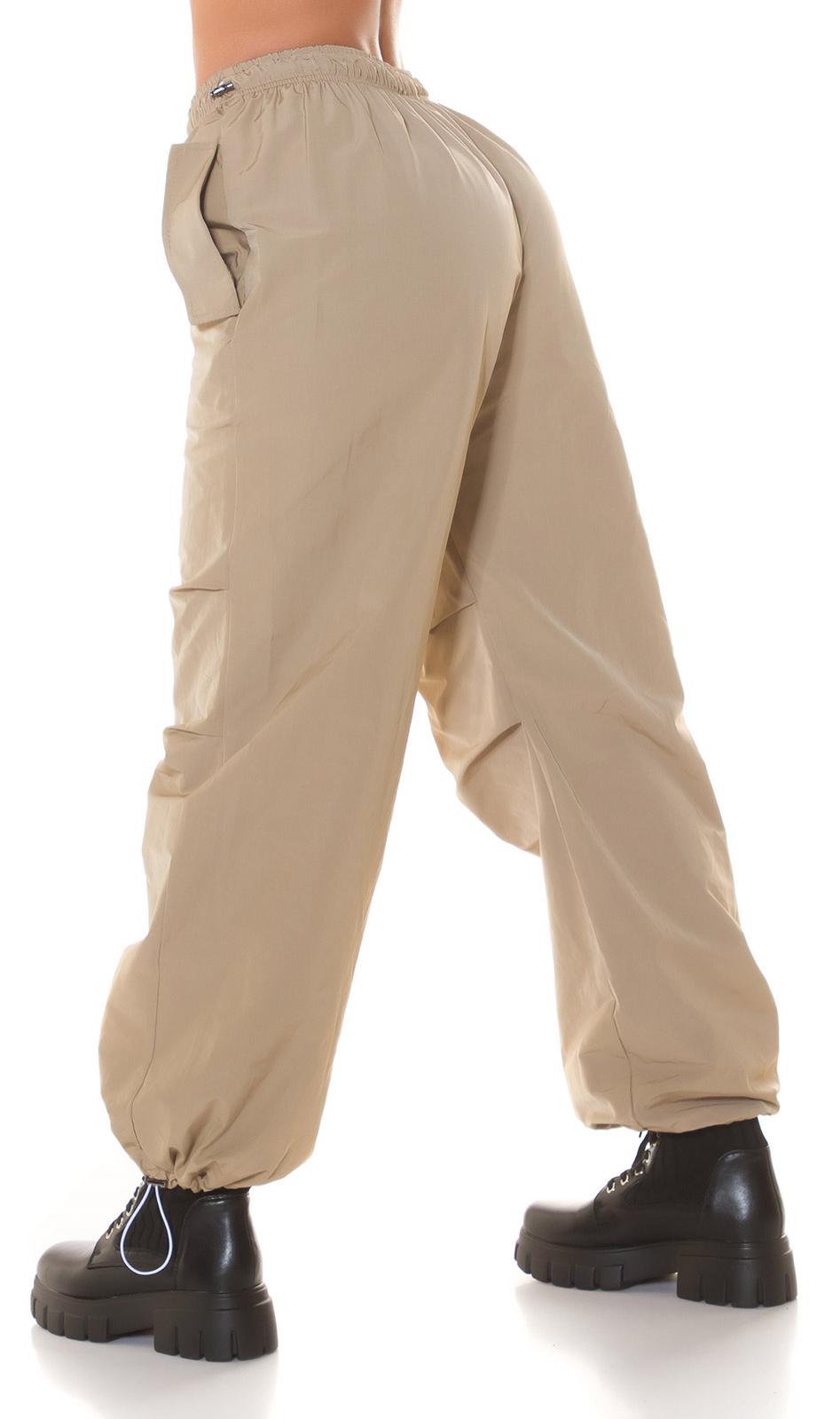 Pantalón urbano de mujer capuchino