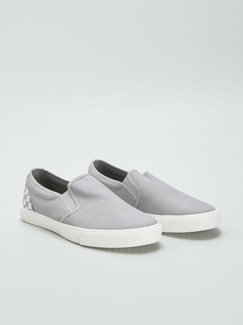 Zapatillas 'slip-on' con detalle - GRIS