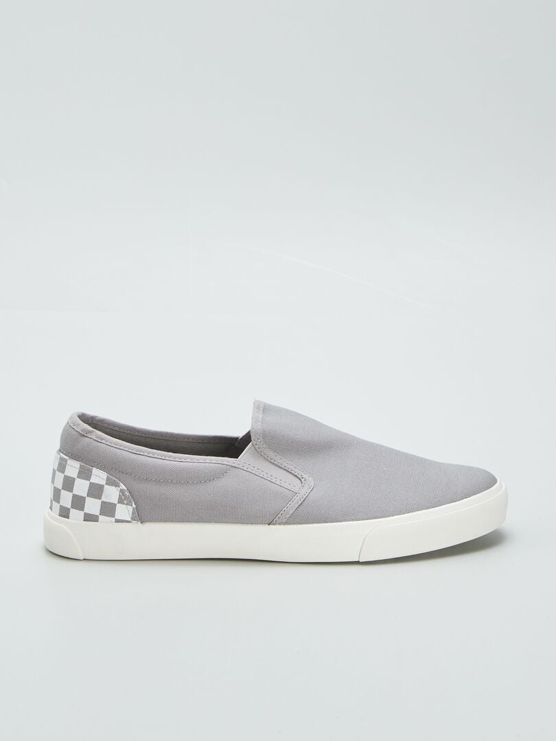 Zapatillas 'slip-on' con detalle - GRIS