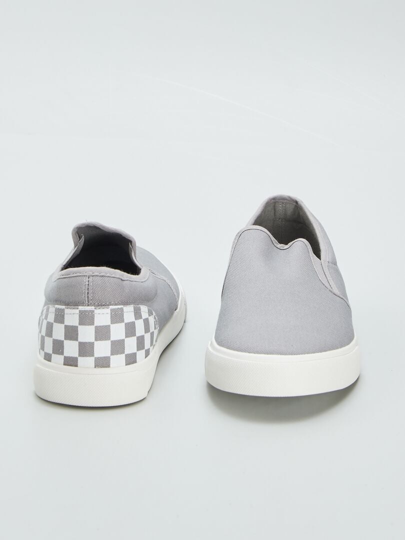 Zapatillas 'slip-on' con detalle - GRIS