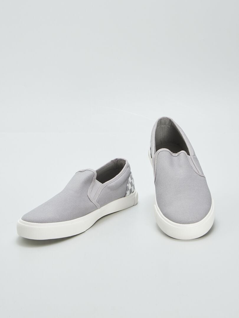 Zapatillas 'slip-on' con detalle - GRIS