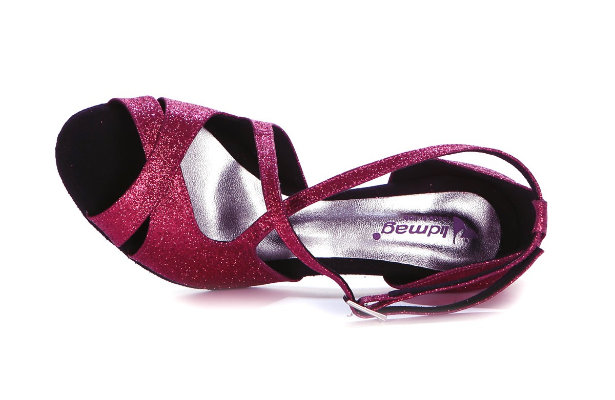 Zapato de tacón fucsia brillante
