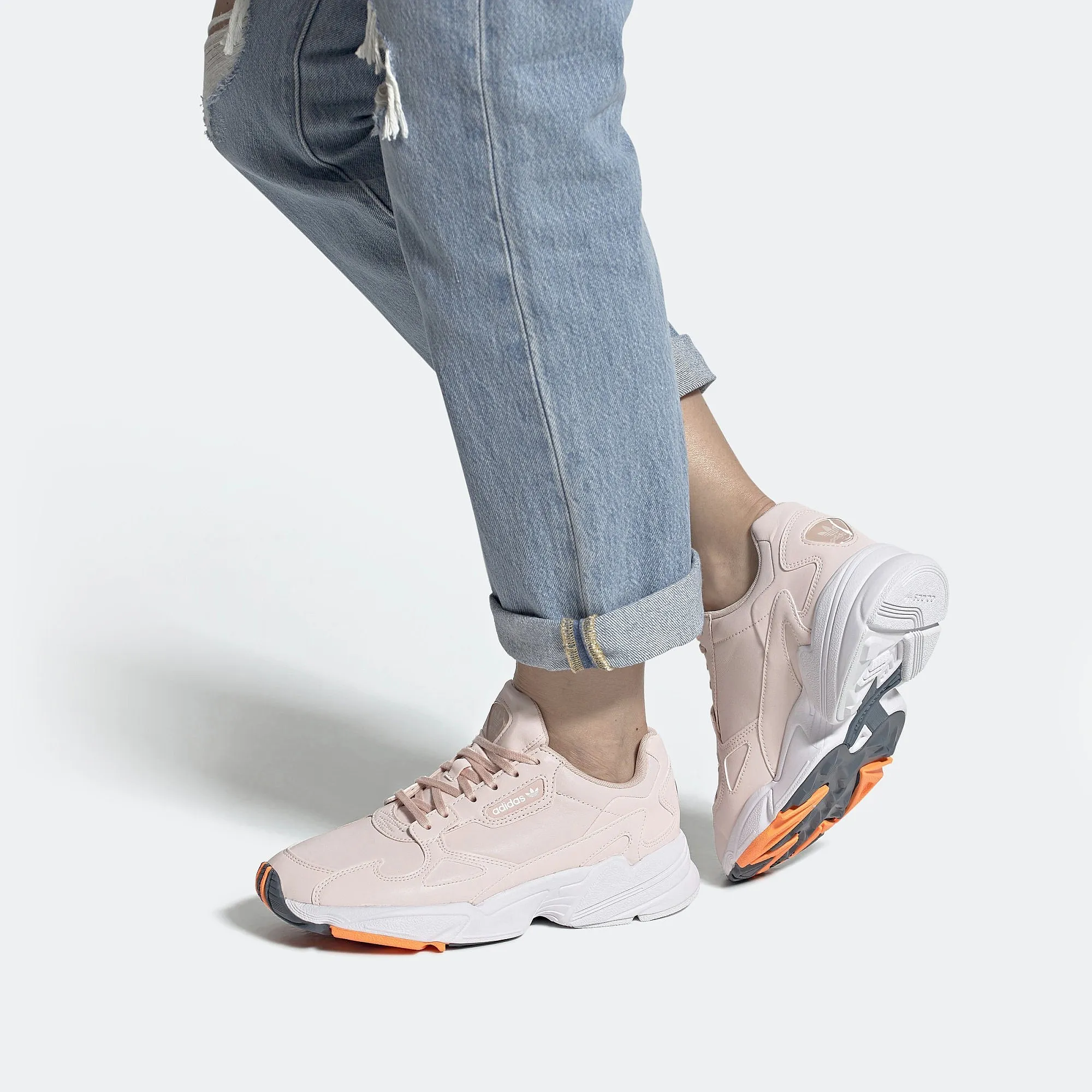 zapatos adidas Originals Falcon - Vapor Pink/Signal Orange/Legacy Blue - women´s